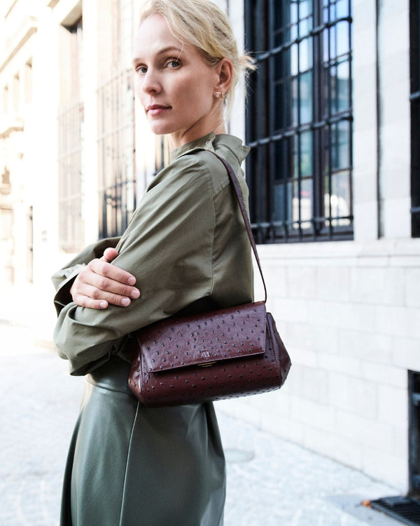 Ikon Clutch - ostrich chocolate brown