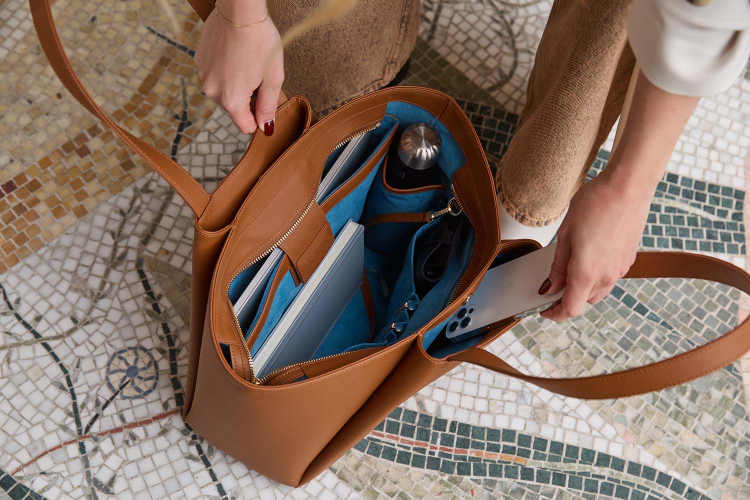 【関税込み】Bow Midi Shopper Bag - Kara - Mesh - Gold Mesh shopper bag with lettering Rich gold | Replay Jeans